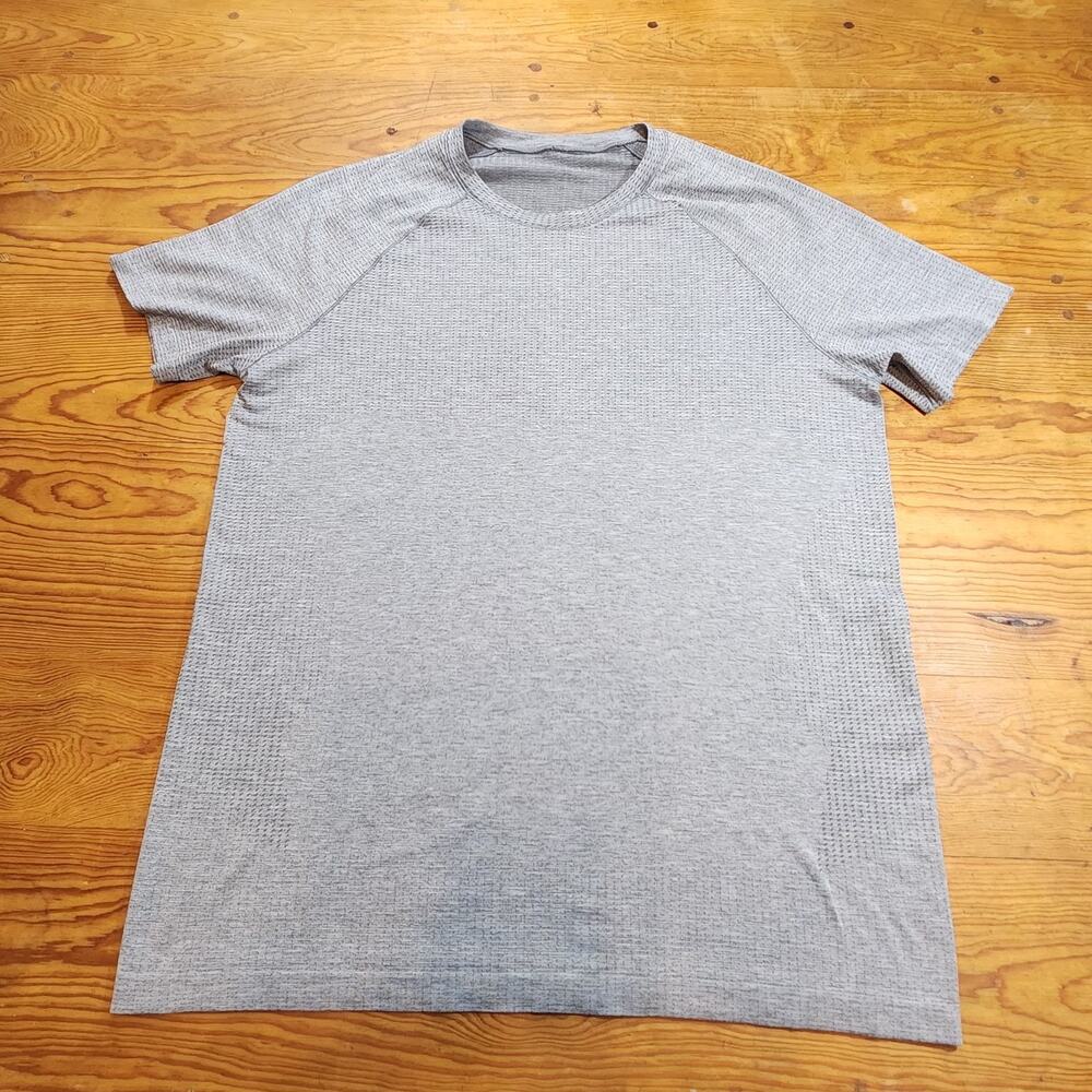 3 Lululemon Men Airing Easy Short Sleeve Button Up Lot Athleisure Preppy LG READ - Picture 4 of 16